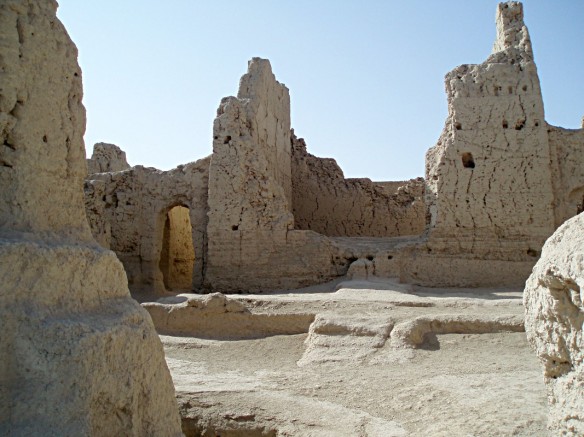 Buildings were a mix of carved loess soil and mud brick